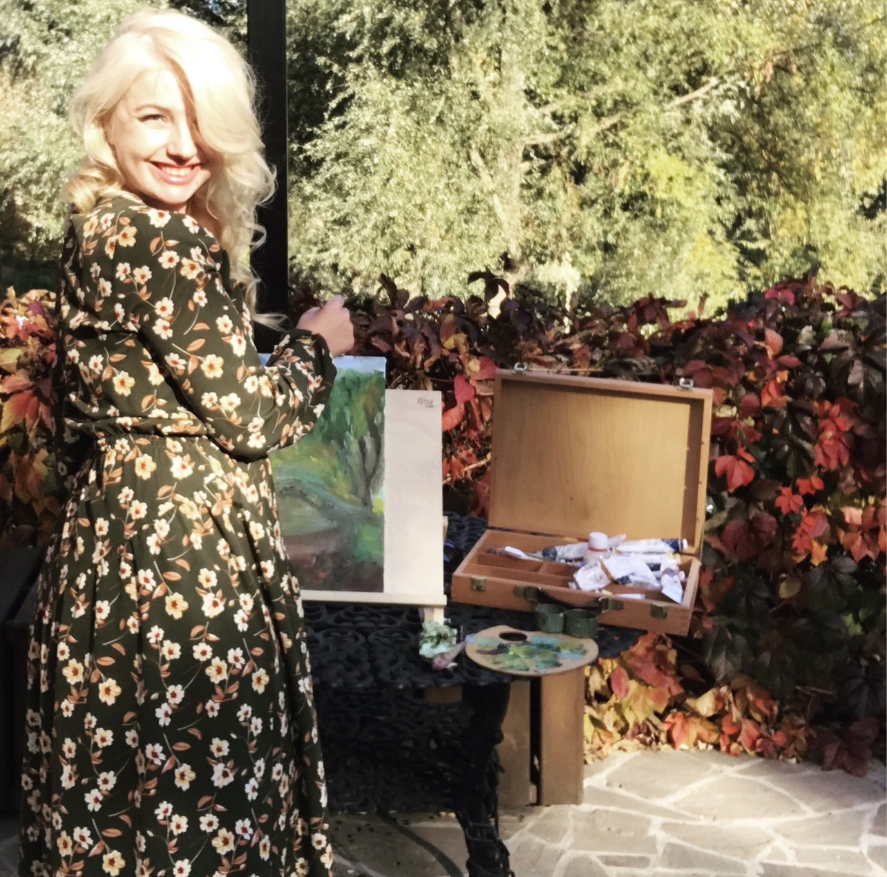 Ukrainian artist Marina Stognieva painting on the terrace of Radomysl Castle in 2018